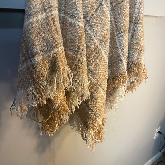 Boyne Valley Weavers Irish Vtg Wool & Alpaca Knit Plaid Poncho Cape Tan/White OS - Picture 7 of 11